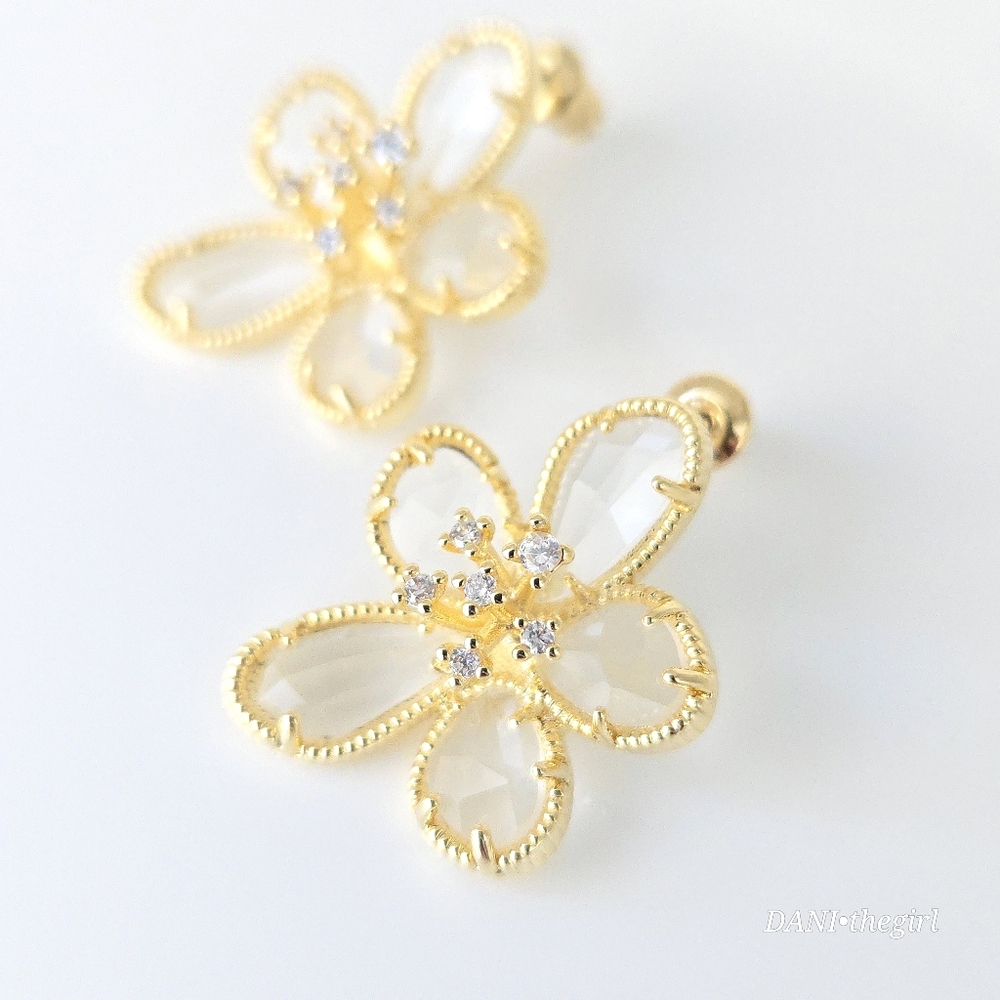 14K Gold CZ Diamond Flower Stud Statement Earrings - Picture 3 of 9